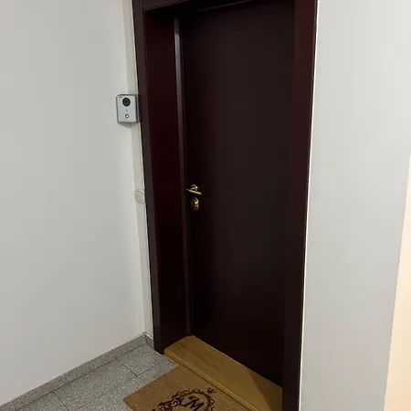 Mona Lux Aranđelovac