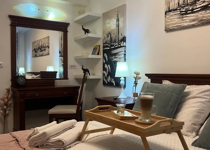 Mona Lux 아란젤로바츠